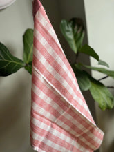 Torchon de cuisine rose à carreaux